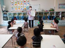 写真：グリンピースのさやむき4