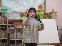 写真：やいかがしの説明を聞いているところ