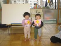 写真：1歳児クラスの3月生まれのお友だち