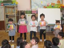 写真：4月生まれの誕生児