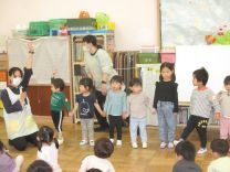 写真：新入園児紹介の様子
