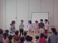 新入園児が並んでいるところ