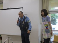 警察官からのお話の様子の写真