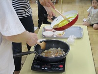 デモンストレーションの様子の写真