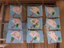 写真:1歳児の梅雨の製作