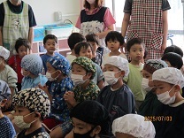 うさぎ組が見学している写真