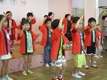 エビカニクス音頭を踊る写真