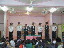 多摩都市モノレールの運転士さんの写真