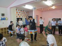 モノレールに乗る写真