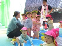 りす組の水遊びの写真