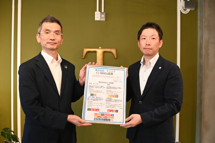 写真:株式会社エニシアへの宣言書贈呈