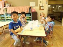 写真:食べているところ3