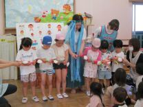 写真：最後はプール開きということでテープカットをしました