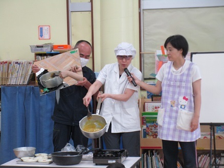 デモストレーションの様子の写真