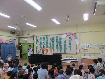 誕生会出し物の様子の写真