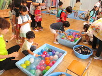 ヨーヨー釣りをしているところ1