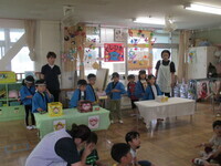 4歳児のくじ引きコーナーの様子