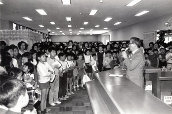 中央図書館開館式の写真