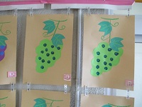 0歳児クラスのブドウの作品