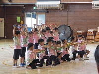 縄跳び競技の様子の写真