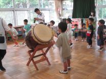 写真：夏祭りオープニングに皆で盆踊りを踊りました