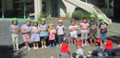 写真：9月生まれの誕生児の記念撮影