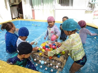 4歳児ぱんだ組がプールじまいをしている様子の写真