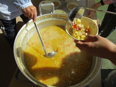 芋汁の鍋の様子の写真