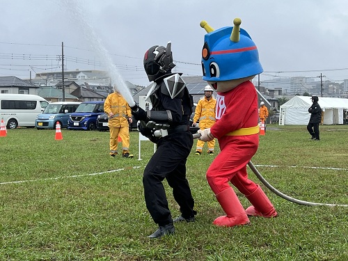 写真:ストレイザー及びキュータによるスタンドパイプ体験