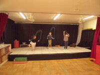 5歳児縄跳びをしている写真