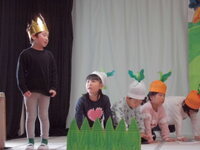 よふかし大魔王としおれた野菜たちの写真