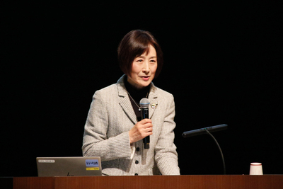 写真：【第1部】杉浦圭子さん講演の様子