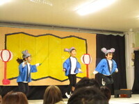 ねずみの国でねずみが縄跳びをしている写真