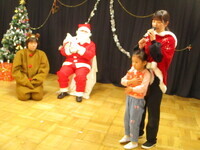 サンタさんに質問している写真1