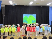 15匹のヤギが歌を歌っている洋右sの写真