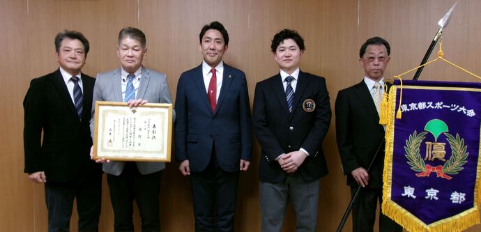 左から：高橋さん、平さん、古賀市長、藤本さん、市川さん