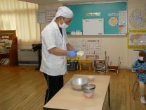 写真：クッキーづくり1