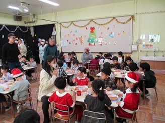 クリスマス会食会の様子