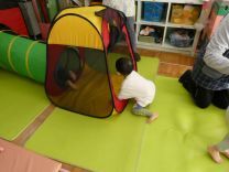 写真：トンネルをくぐっている様子の写真