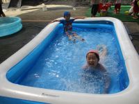 大きなプールの写真です。