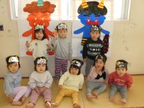 写真：1歳児の豆まき3