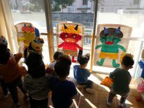 写真：2歳児の豆まき