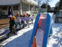 写真：雪遊び1