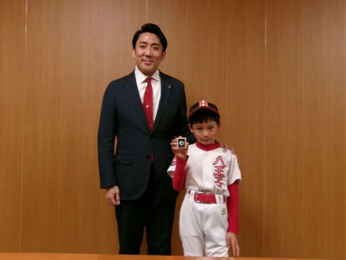 左から:古賀市長、木田橋さん