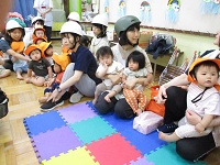 0歳児も避難してきた様子の写真