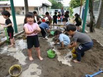 写真：泥んこ遊び8
