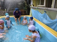 写真：プール遊びの様子2