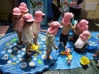 写真：水遊びの様子3