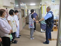 写真：防犯教室　さすまた訓練